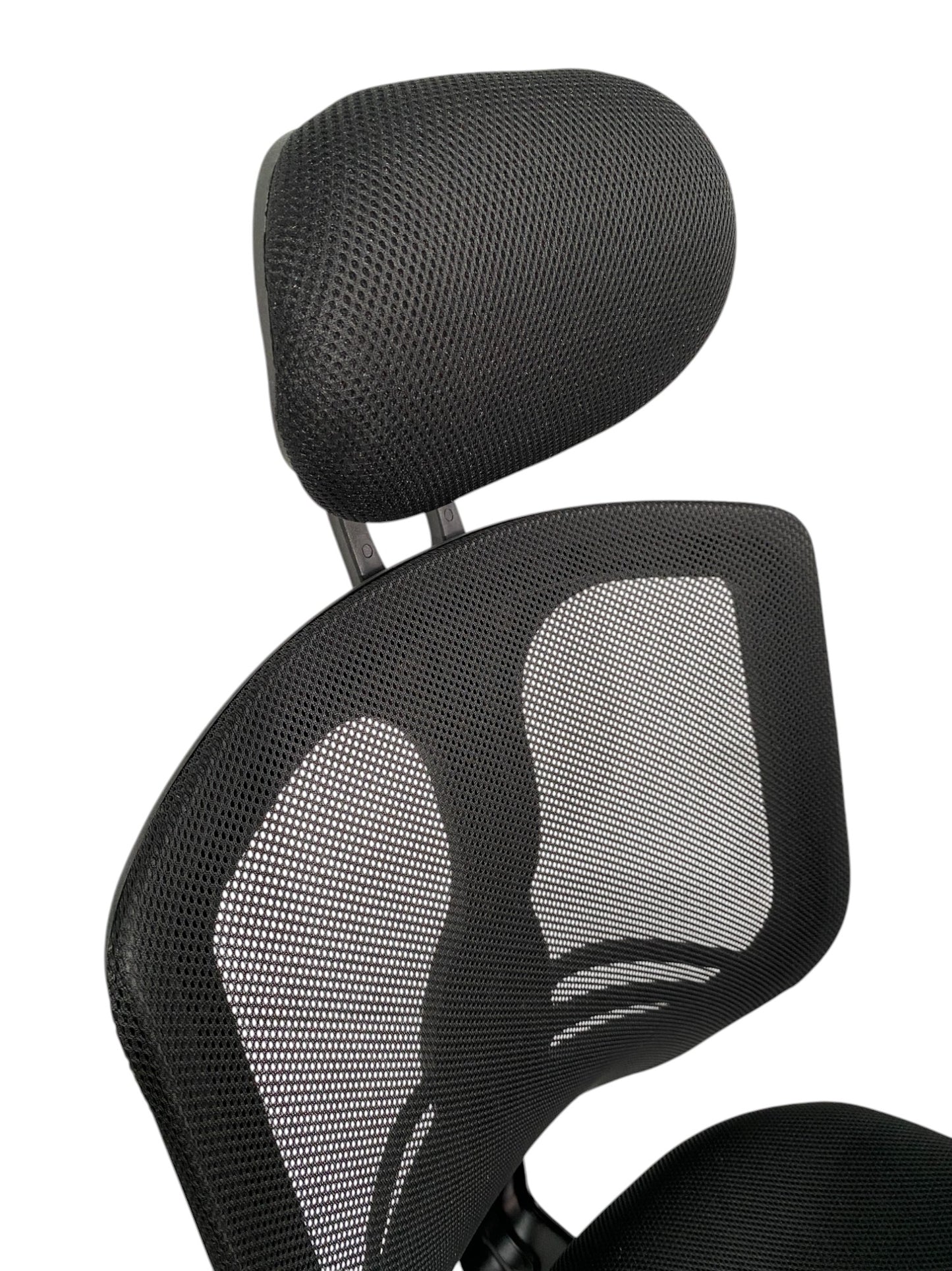 Silla ergonómica de oficina con respaldo de malla, apoya cabeza y base cromada