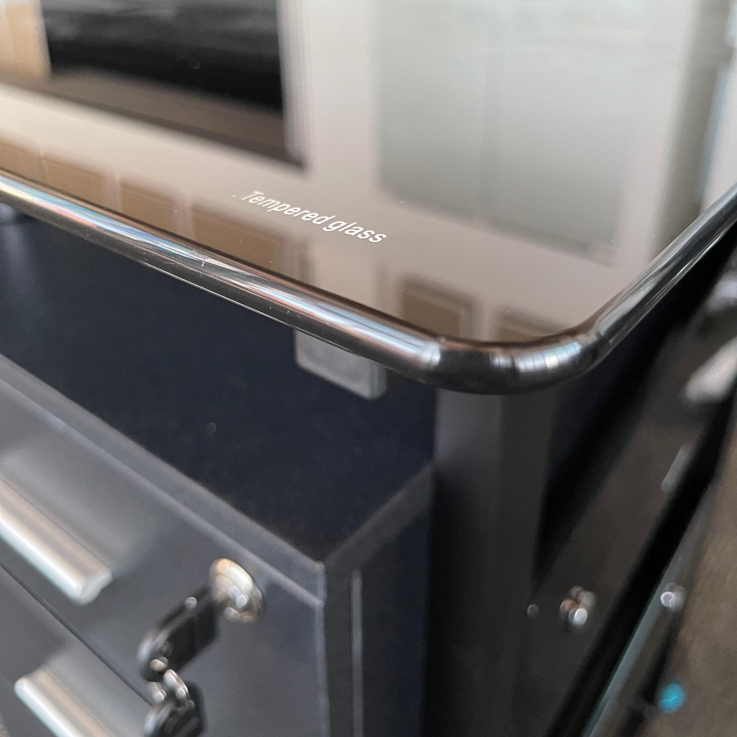 Escritorio de Vidrio Templado con Estructura Metálica | Moderno y Resistente CT 3310