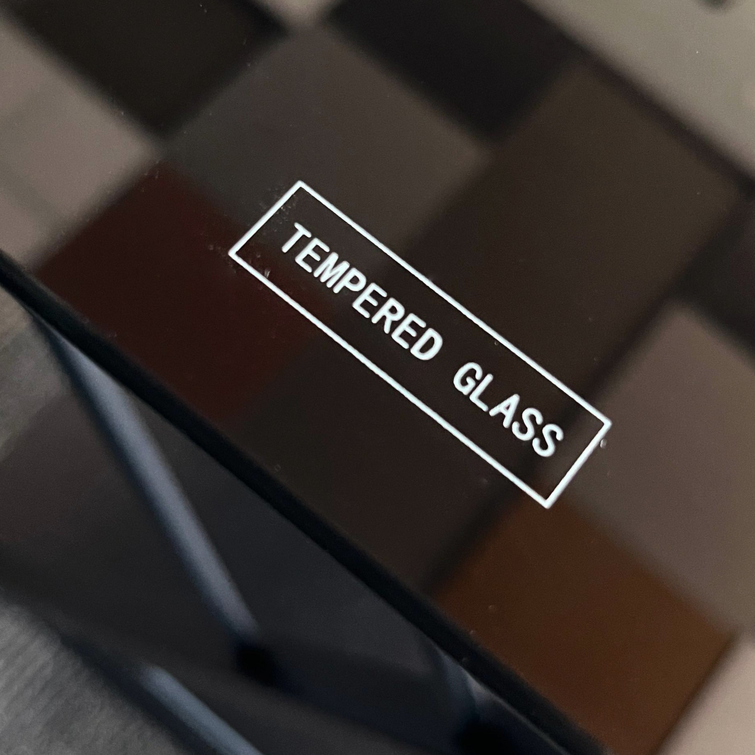 Escritorio moderno de vidrio y metal con diseño versátil - RX 1156