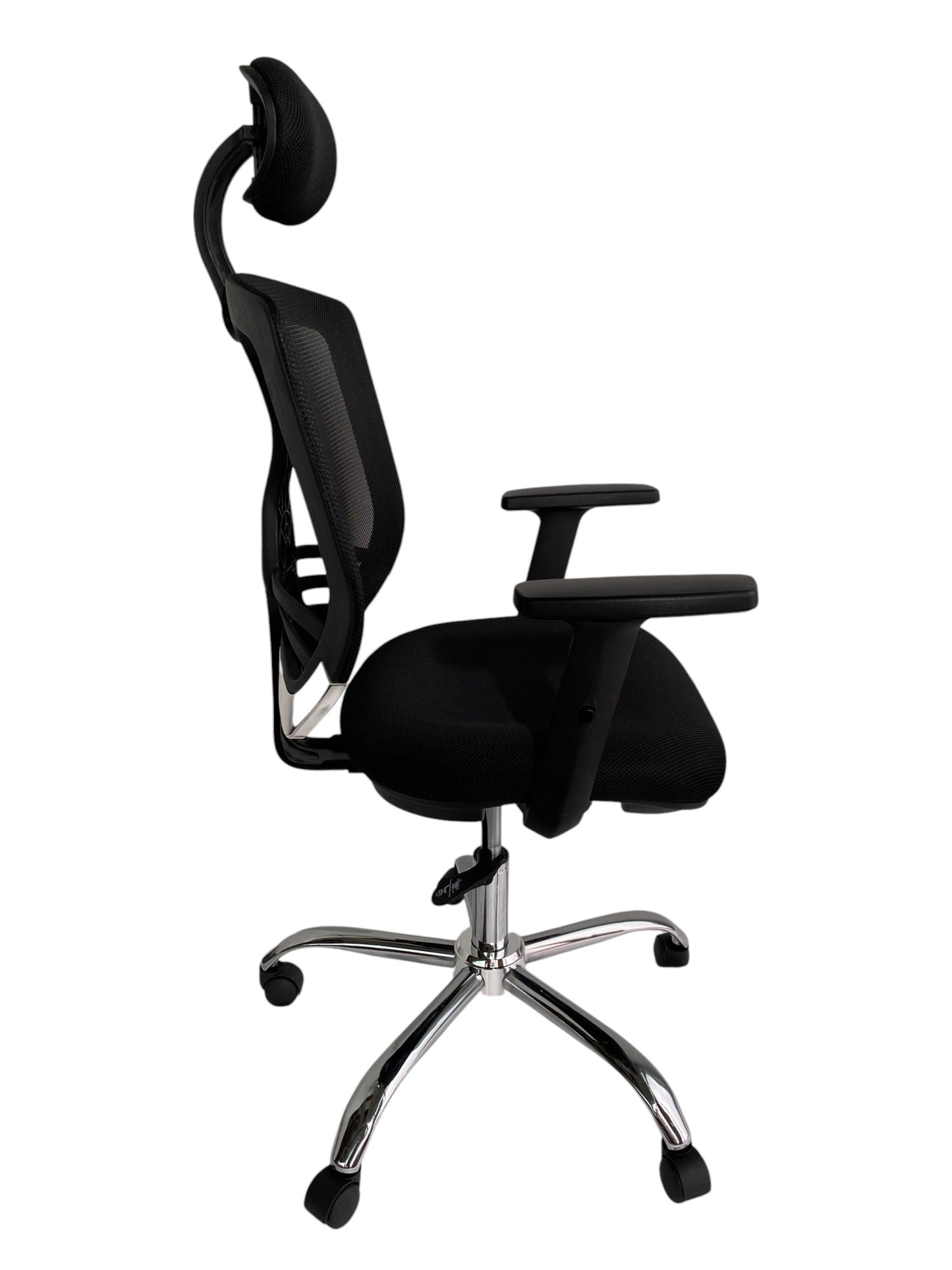 Silla ergonómica de oficina con respaldo de malla, apoya cabeza y base cromada