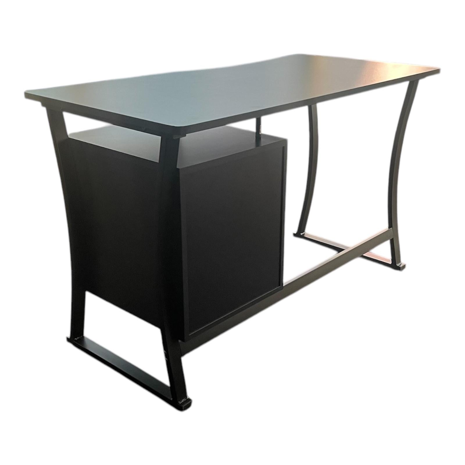 Escritorio diseño moderno con gavetas y estructura madera metal  S-225